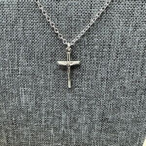 Elegant Vintage Silver Cross Pendant Necklace
